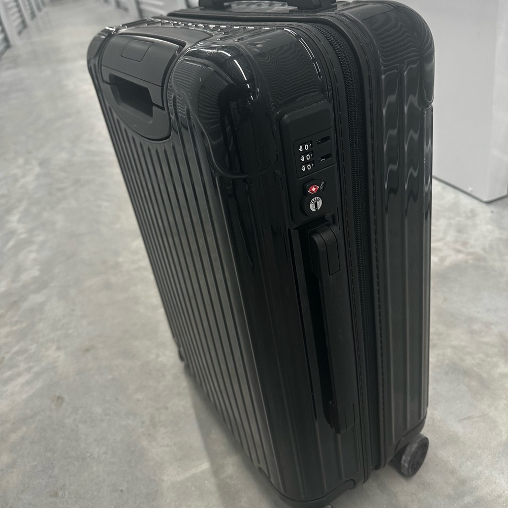 Rimowa Carry On - Essential Cabin S Glossy Black
